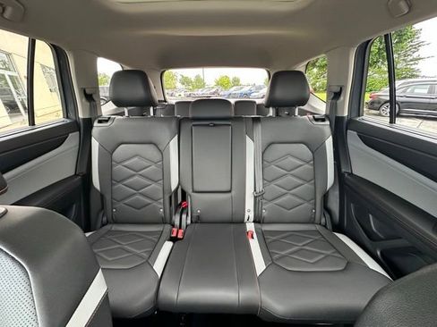 Certified 2025 Volkswagen Atlas Peak Edition SE AWD/4WD image 32