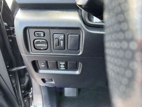 Used 2019 Toyota 4Runner TRD Off-Road Premium AWD/4WD image 23