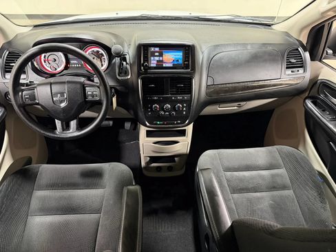 Used 2019 Dodge Grand Caravan SE FWD image 46