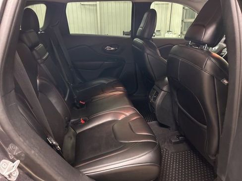 Used 2019 Jeep Cherokee Trailhawk w/ Cold Weather Group image 29