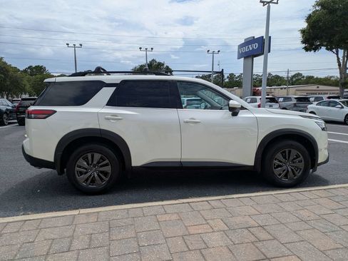 Used 2022 Nissan Pathfinder SV w/ SV Black Package FWD image 7