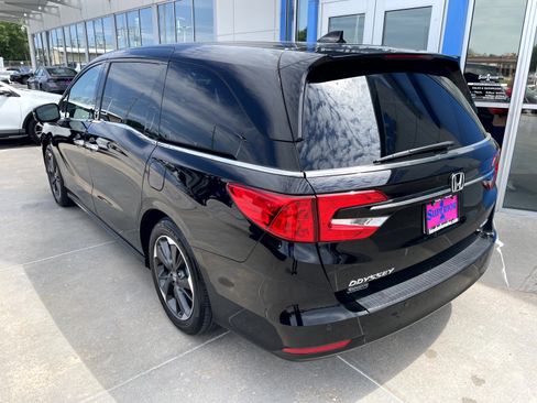 Used 2024 Honda Odyssey Elite image 2