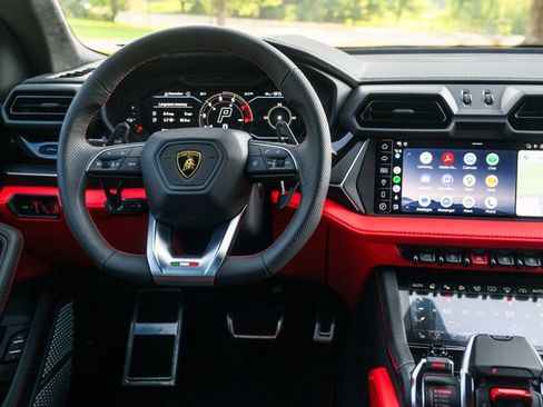 Used 2025 Lamborghini Urus SE AWD/4WD image 18
