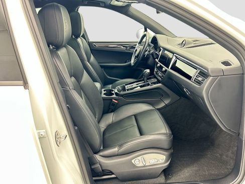 Used 2022 Porsche Macan AWD/4WD image 19