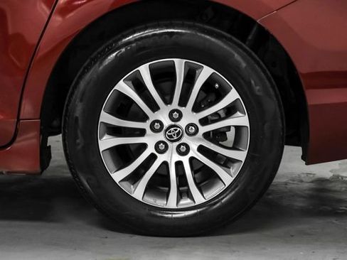 Used 2019 Toyota Sienna XLE Premium FWD image 48
