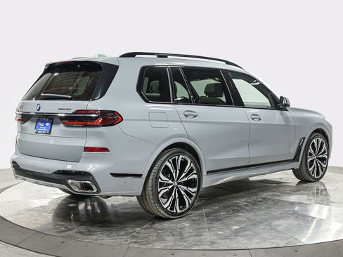 Used 2024 BMW X7 xDrive40i w/ M Sport Package AWD/4WD image 6