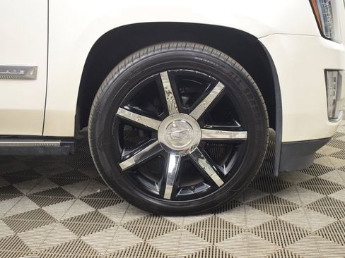 Used 2015 Cadillac Escalade Premium image 31
