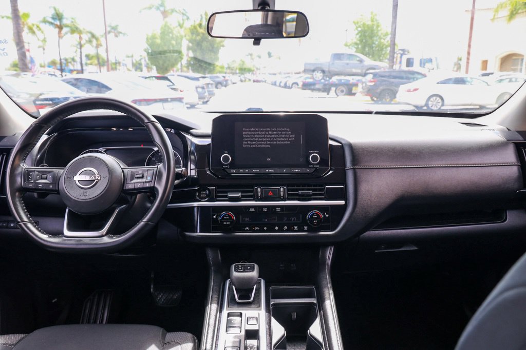 Used 2025 Nissan Pathfinder SV FWD image 23