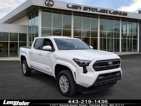 Used 2024 Toyota Tacoma SR5 AWD/4WD image 1