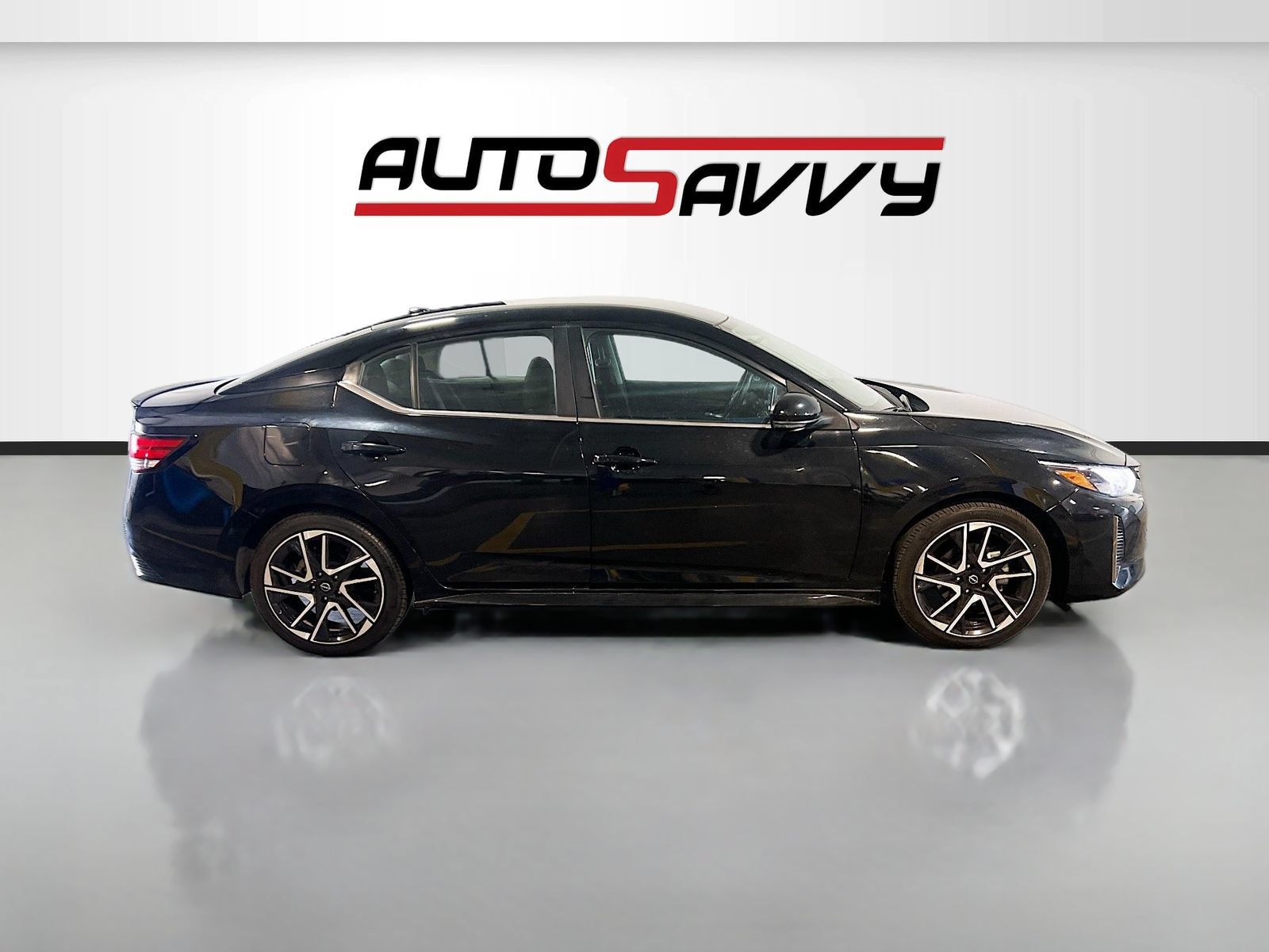 Used 2025 Nissan Sentra SR FWD image 8