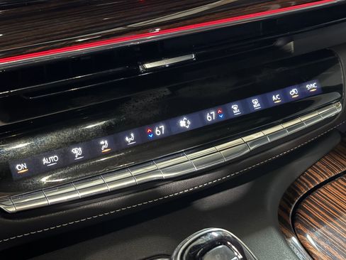 Certified 2023 Cadillac Escalade Premium Luxury image 31