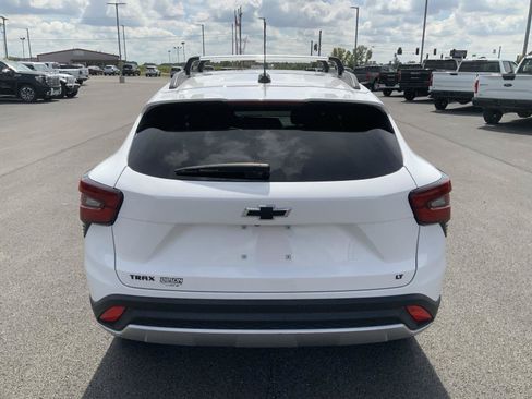 Used 2025 Chevrolet Trax LT w/ LT Convenience Package FWD image 10