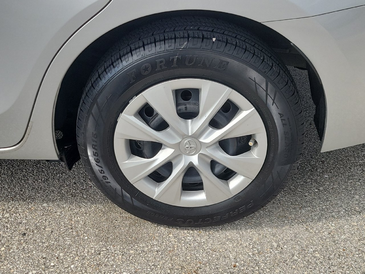 Used 2015 Toyota Corolla L FWD image 5