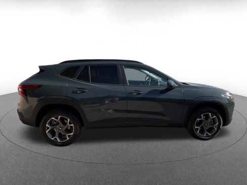 Used 2025 Chevrolet Trax LT w/ LT Convenience Package FWD image 16