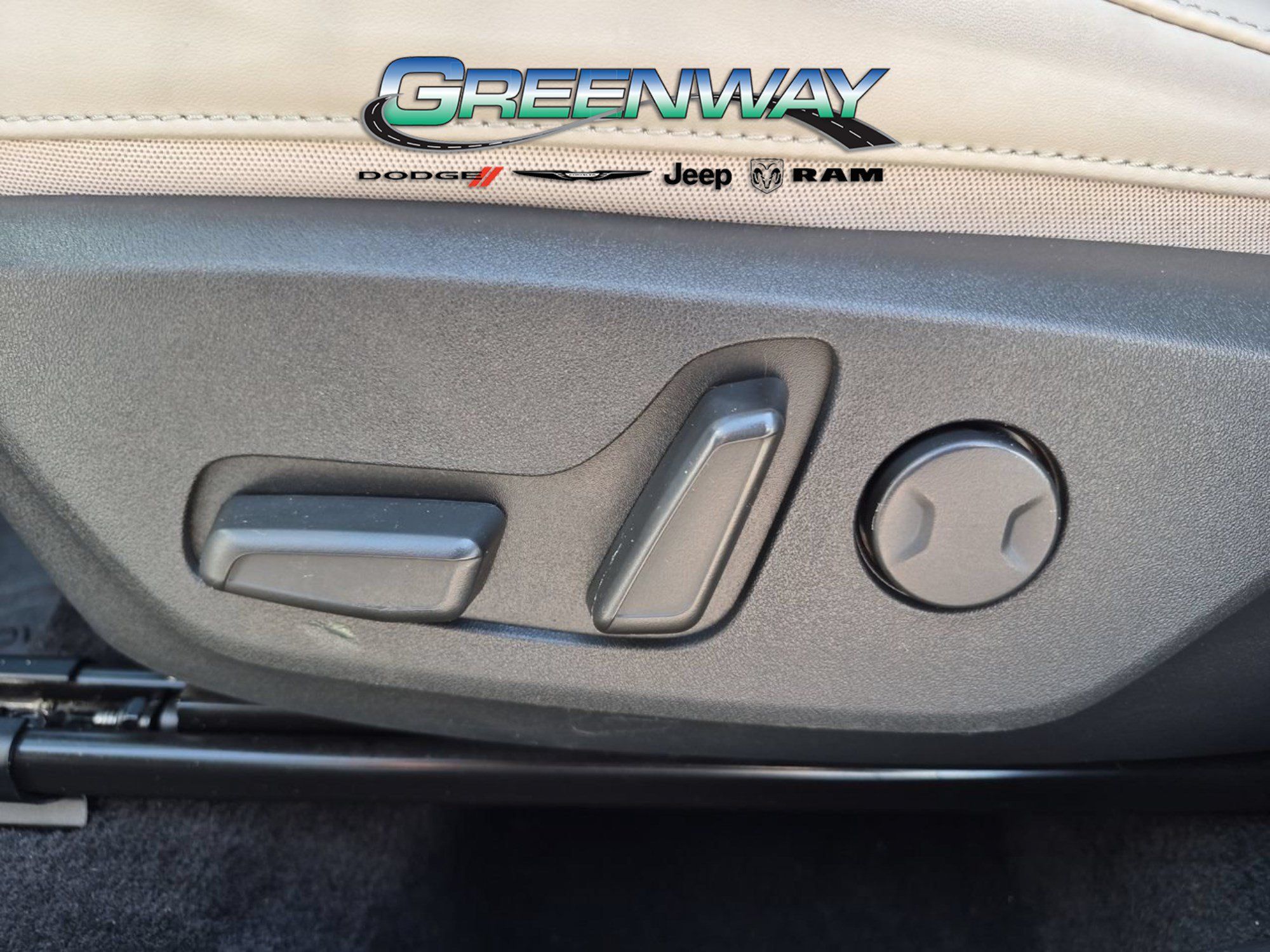 Used 2023 Kia Niro EX Touring FWD image 17