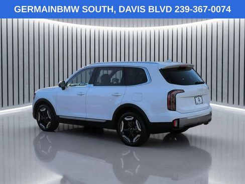 Used 2025 Kia Telluride EX w/ EX Captain's Chair Package AWD/4WD image 7