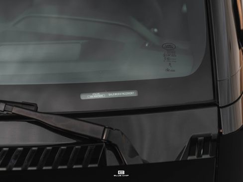 Used 2024 Land Rover Defender 110 V8 image 39