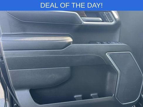 Used 2025 GMC Sierra 1500 SLT AWD/4WD image 14