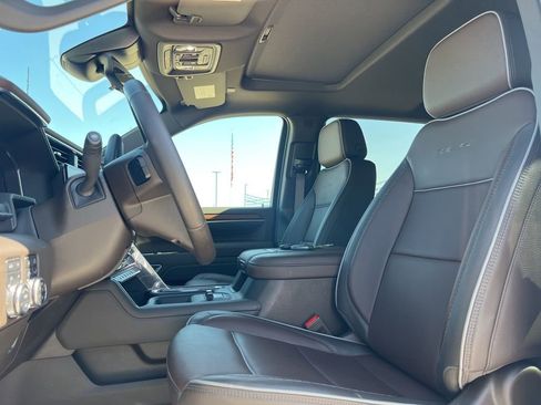 Used 2025 GMC Sierra 3500 Denali w/ Denali Reserve Package image 17