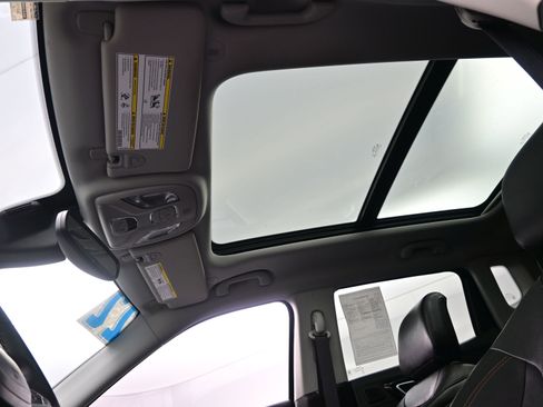 Used 2022 Jeep Compass Limited w/ Sun and Sound Group image 17