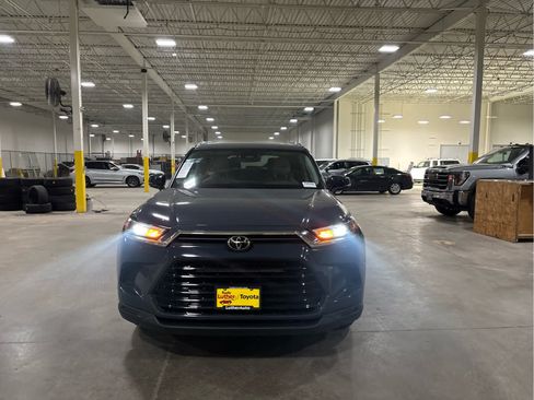 Used 2025 Toyota Grand Highlander AWD Hybrid image 2