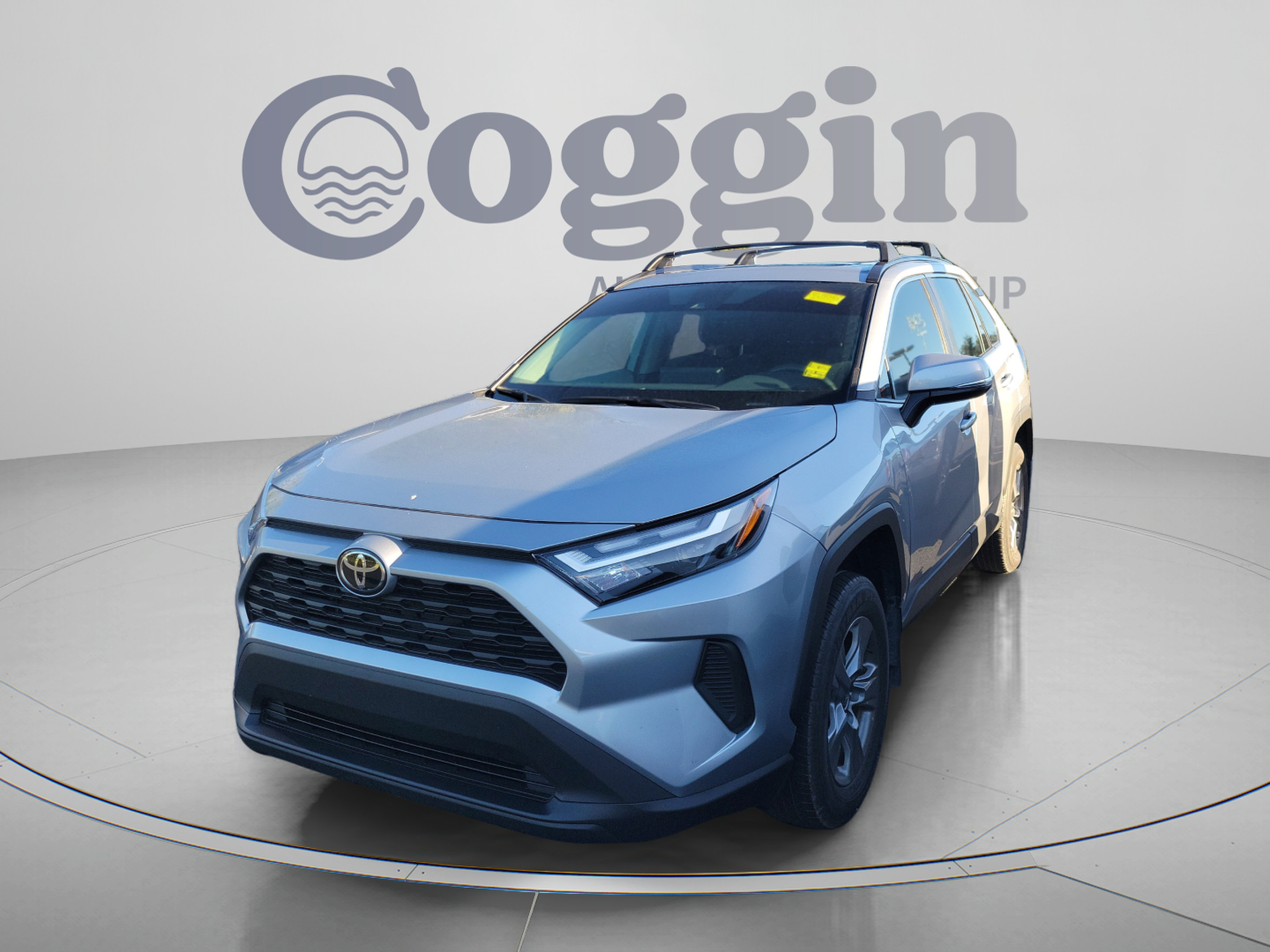 Used 2025 Toyota RAV4 XLE w/ Convenience Package FWD image 2