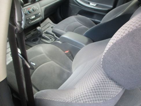 Used 2006 Chrysler Sebring Sedan FWD image 9