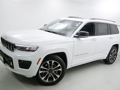 Used 2022 Jeep Grand Cherokee L Overland w/ Advanced Protech Group III image 3