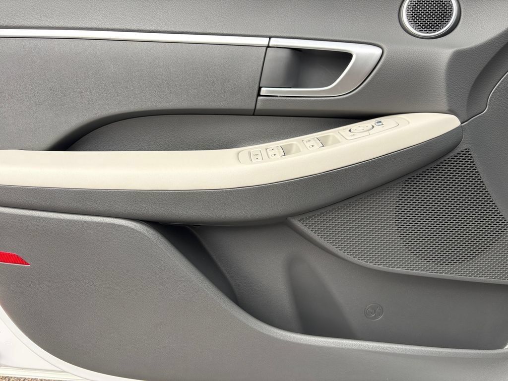 New 2025 Hyundai Sonata SE FWD image 11