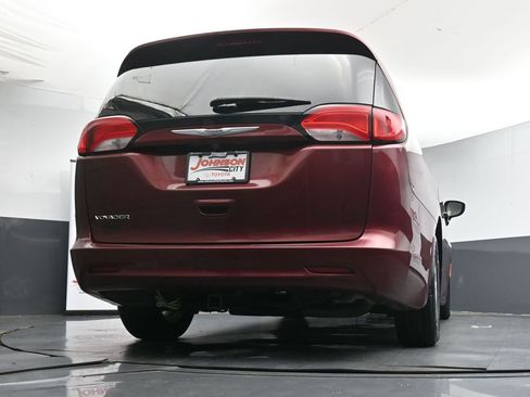 Used 2021 Chrysler Voyager Lxi FWD image 37