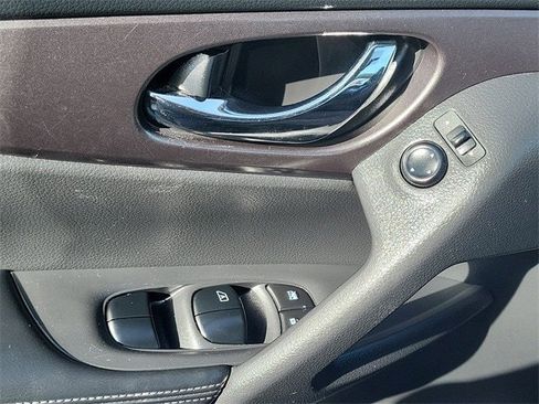 Used 2016 Nissan Rogue S image 18