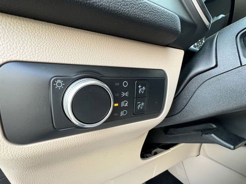 Used 2022 Ford Escape SE image 20