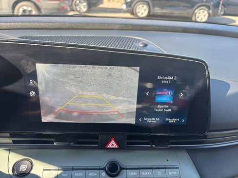 Used 2025 Hyundai Elantra Limited image 17