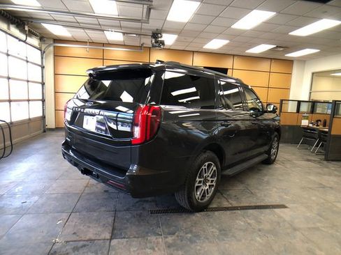 Used 2025 Ford Expedition Active AWD/4WD image 7