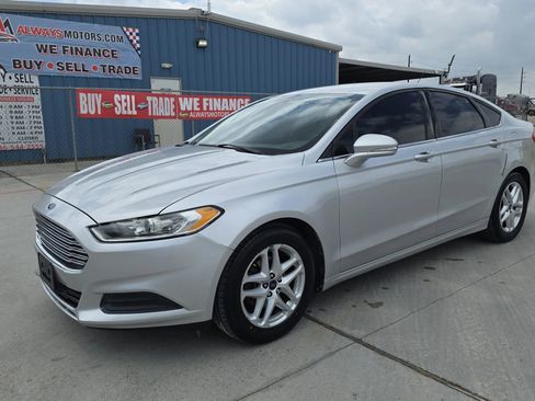 Used 2014 Ford Fusion SE FWD image 2
