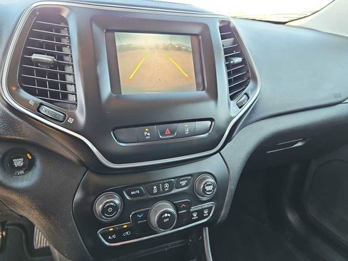 Used 2021 Jeep Cherokee Latitude Plus FWD image 20