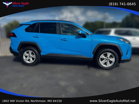 Used 2019 Toyota RAV4 LE AWD/4WD image 1