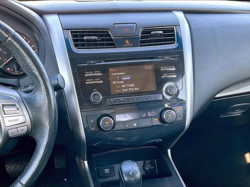 Used 2015 Nissan Altima 2.5 SL w/ Moonroof Package image 6