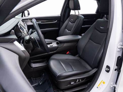 Certified 2022 Cadillac XT5 Sportv w/ LPO, Floor Liner Package image 10