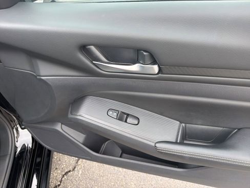 Used 2025 Nissan Altima 2.5 SV FWD image 33