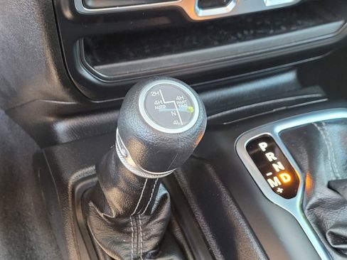 Used 2025 Jeep Wrangler Unlimited Sahara image 21