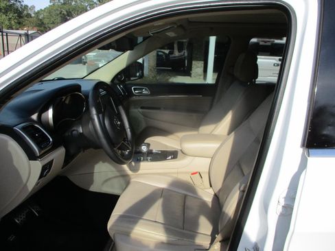 Used 2014 Jeep Grand Cherokee Limited w/ Luxury Group II RWD image 16