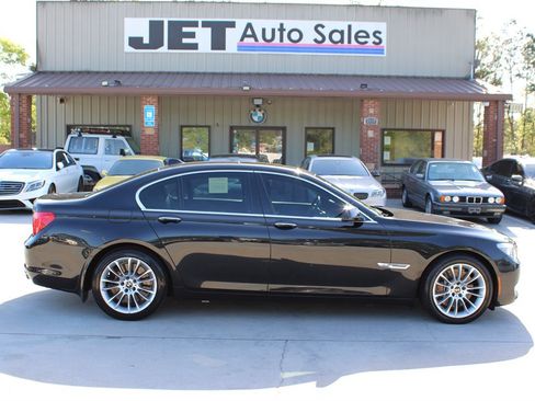 Used 2011 BMW 750i xDrive image 8