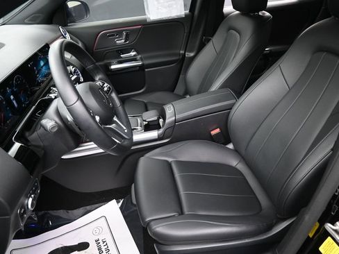 Used 2022 Mercedes-Benz GLA 250 4MATIC w/ Premium Package image 23