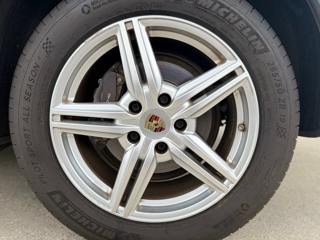 Used 2016 Porsche Cayenne AWD/4WD image 10