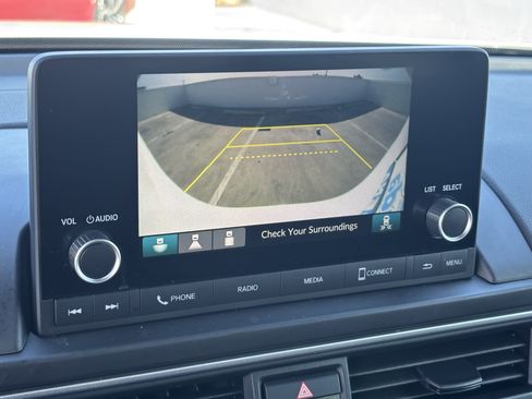 Used 2025 Honda Pilot Sport image 19