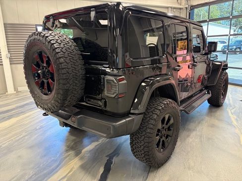 Used 2018 Jeep Wrangler Unlimited Sahara w/ Dual Top Group AWD/4WD image 39