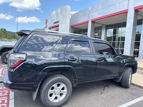 Used 2022 Toyota 4Runner SR5 Premium w/ Moonroof Package AWD/4WD image 4