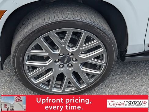 Used 2026 GMC Yukon Denali Ultimate AWD/4WD image 9