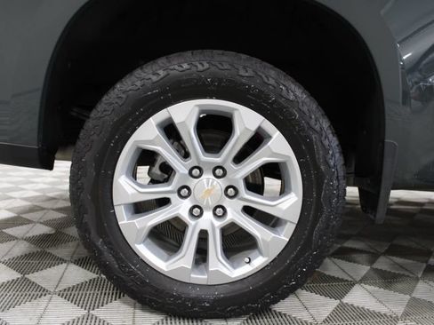 Used 2025 Chevrolet Silverado 1500 LTZ AWD/4WD image 49
